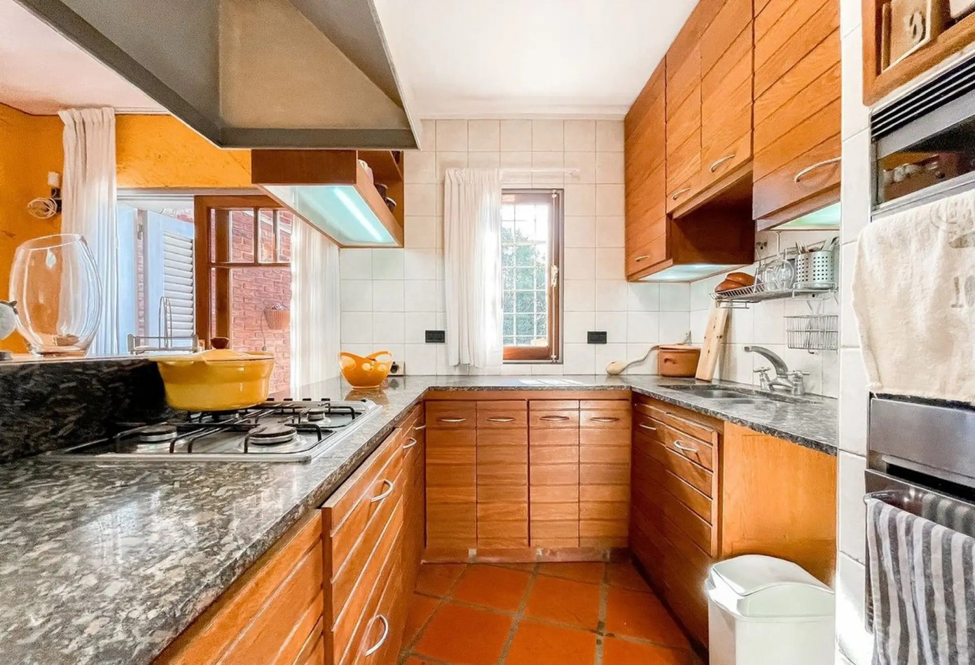 CASA DE ESTILO EN VENTA - VILLA ELISA  Lote de 1/4 de manzana - Parque, diseño y calidad constructiva