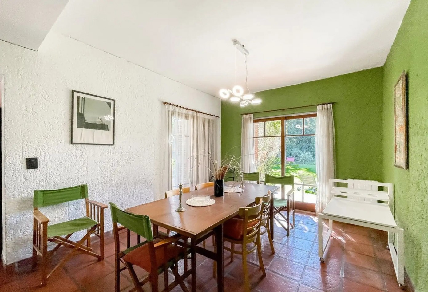 CASA DE ESTILO EN VENTA - VILLA ELISA  Lote de 1/4 de manzana - Parque, diseño y calidad constructiva