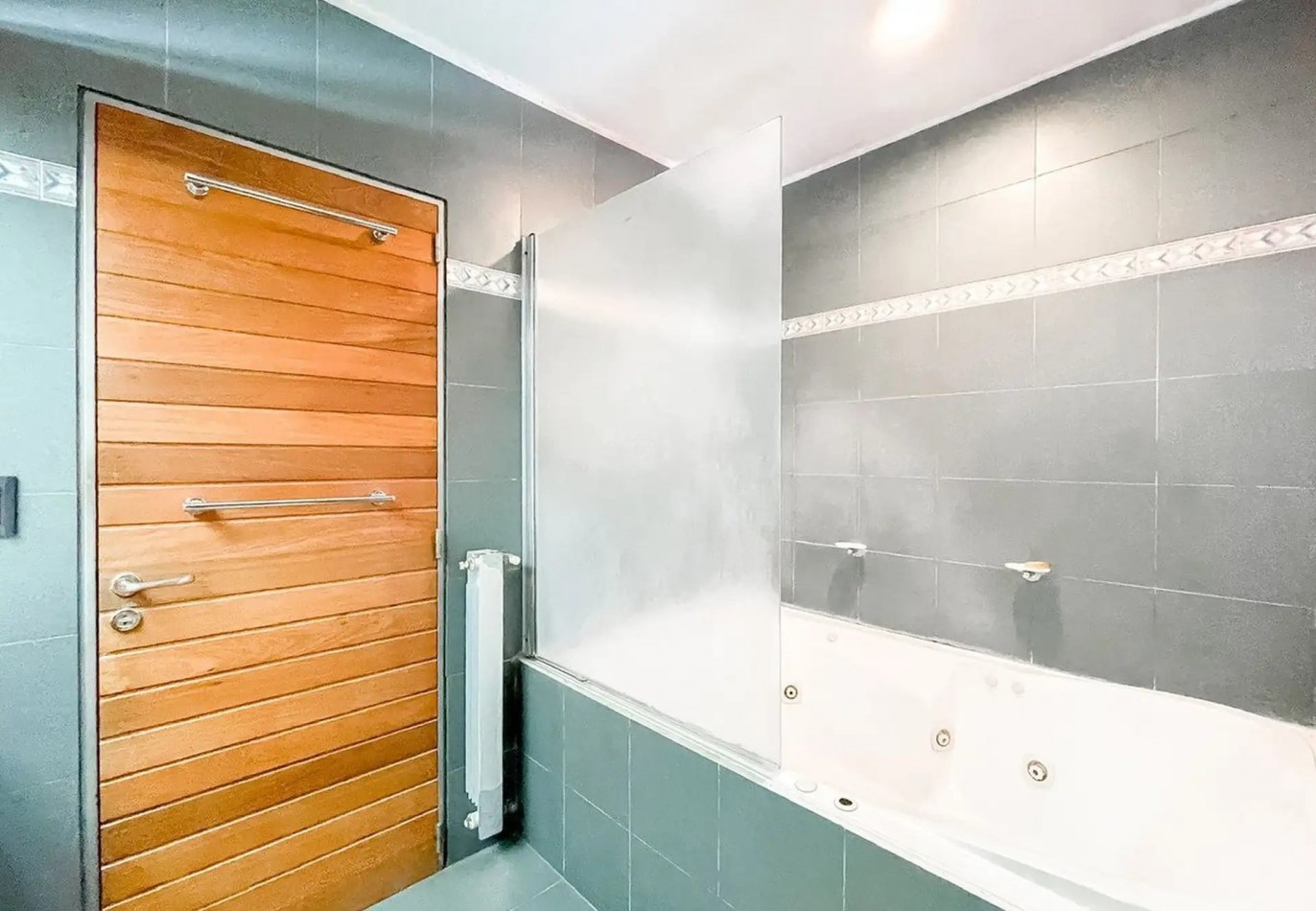 CASA DE ESTILO EN VENTA - VILLA ELISA  Lote de 1/4 de manzana - Parque, diseño y calidad constructiva