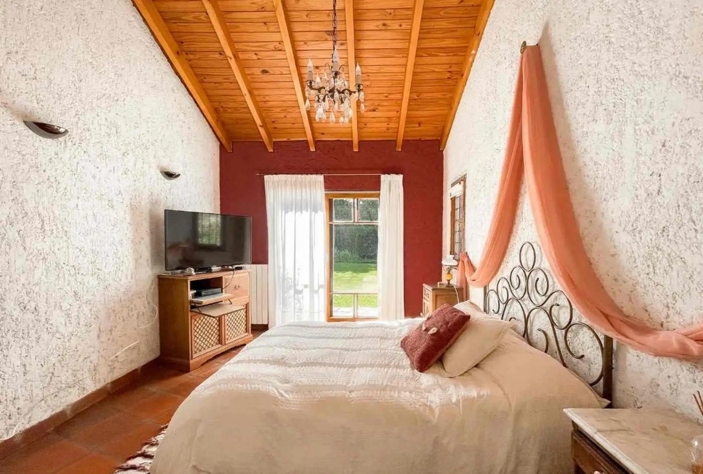 CASA DE ESTILO EN VENTA - VILLA ELISA  Lote de 1/4 de manzana - Parque, diseño y calidad constructiva