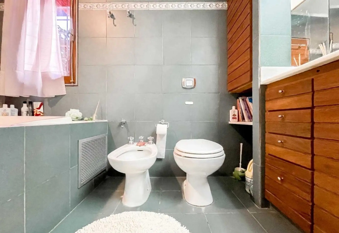 CASA DE ESTILO EN VENTA - VILLA ELISA  Lote de 1/4 de manzana - Parque, diseño y calidad constructiva