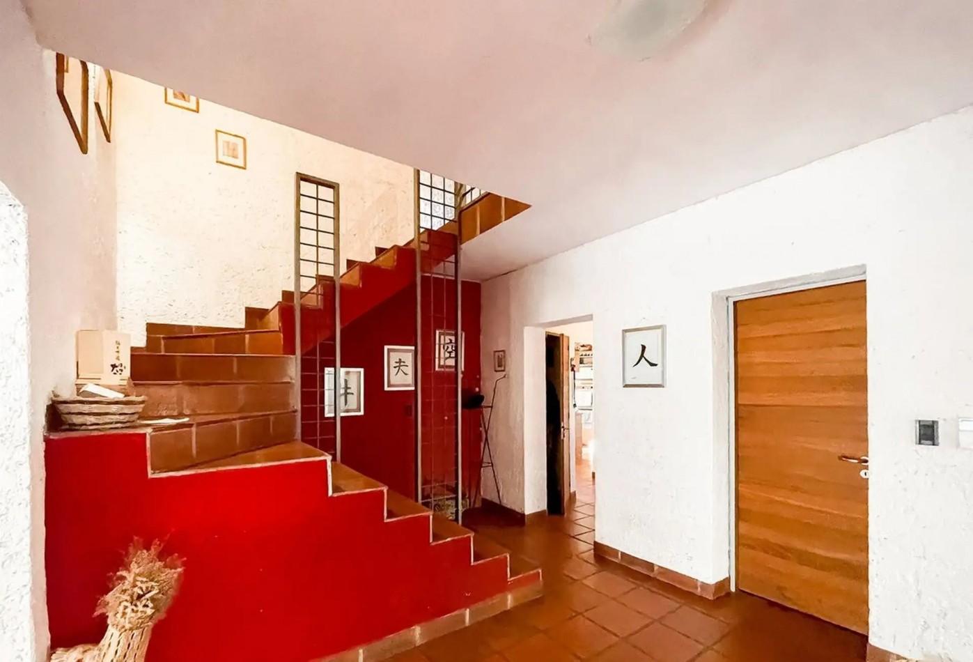 CASA DE ESTILO EN VENTA - VILLA ELISA  Lote de 1/4 de manzana - Parque, diseño y calidad constructiva