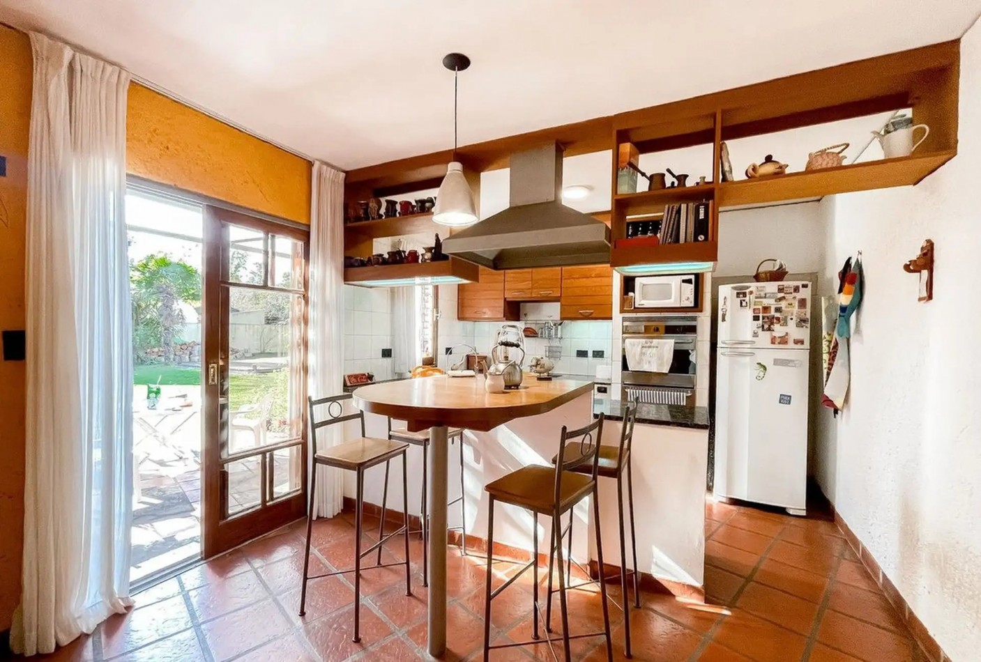 CASA DE ESTILO EN VENTA - VILLA ELISA  Lote de 1/4 de manzana - Parque, diseño y calidad constructiva