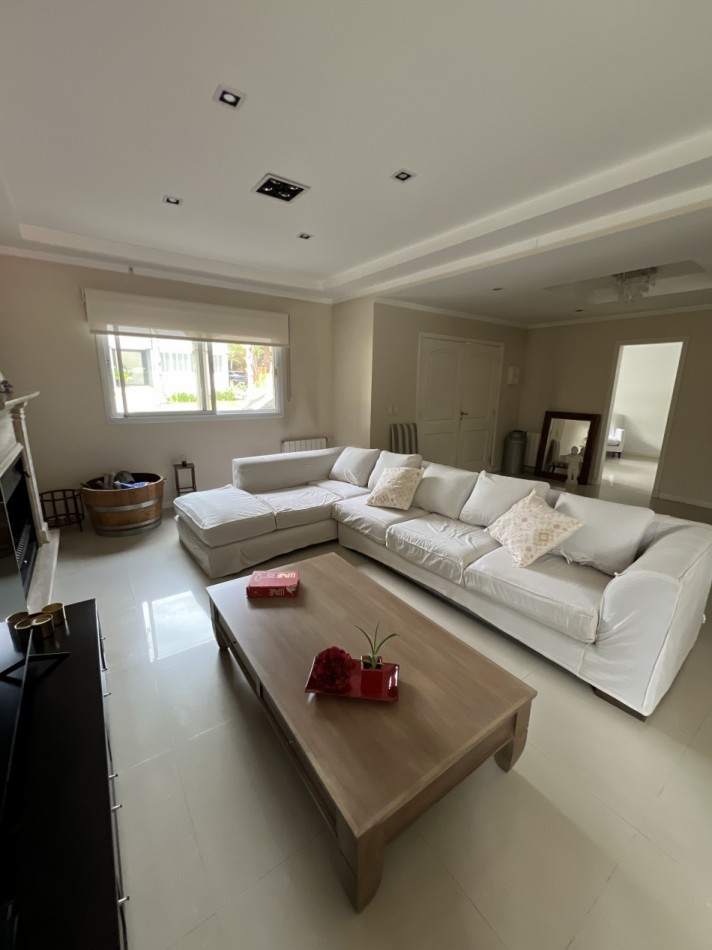 Importante casa a la venta en Fincas de Iraola