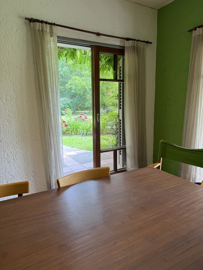 CASA DE ESTILO EN VENTA - VILLA ELISA  Lote de 1/4 de manzana - Parque, diseño y calidad constructiva