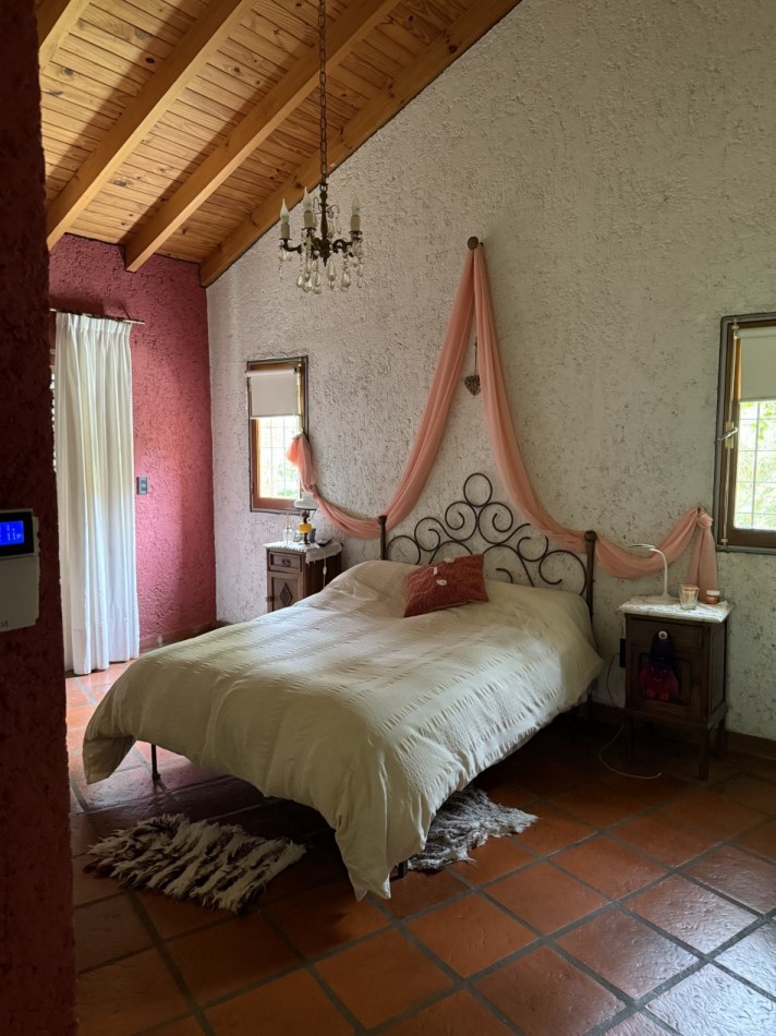 CASA DE ESTILO EN VENTA - VILLA ELISA  Lote de 1/4 de manzana - Parque, diseño y calidad constructiva