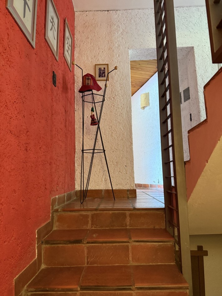 CASA DE ESTILO EN VENTA - VILLA ELISA  Lote de 1/4 de manzana - Parque, diseño y calidad constructiva