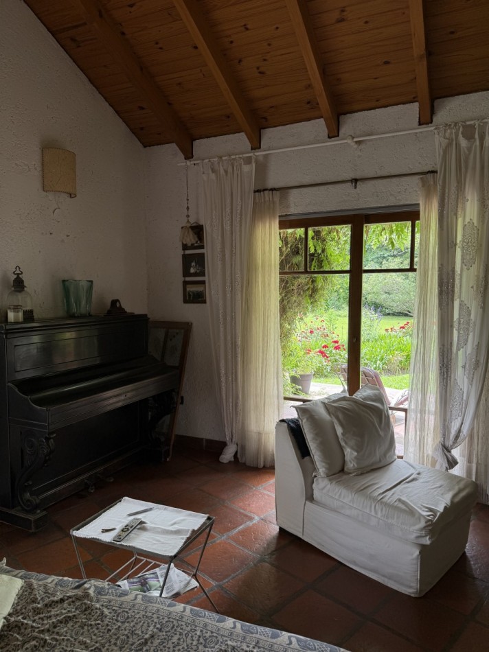 CASA DE ESTILO EN VENTA - VILLA ELISA  Lote de 1/4 de manzana - Parque, diseño y calidad constructiva