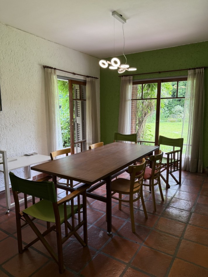 CASA DE ESTILO EN VENTA - VILLA ELISA  Lote de 1/4 de manzana - Parque, diseño y calidad constructiva